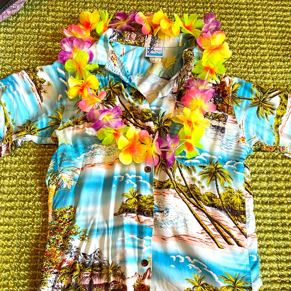 Authentic RJC Hawaiian button up with lei